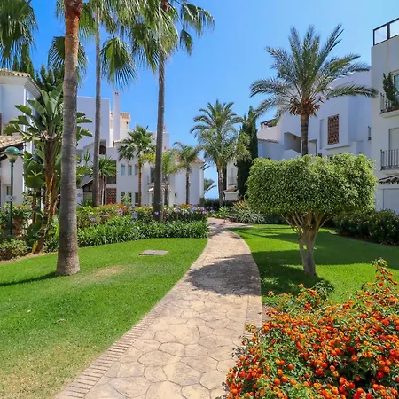 Monteros Palm With Garden And Bbq